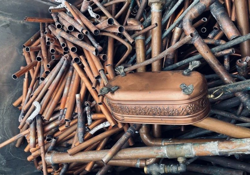 metal long pipes